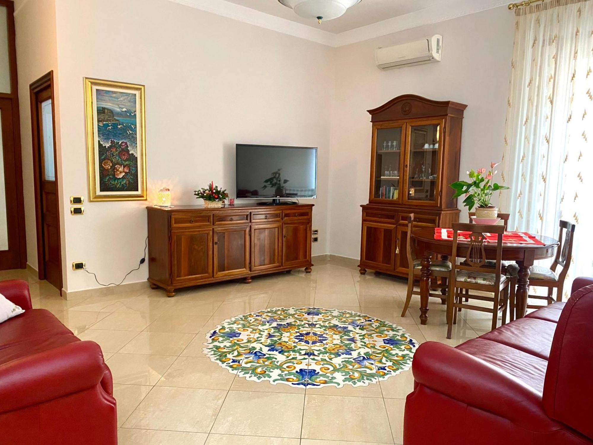 Апартаменты A Casa Di Don Peppino Салерно Экстерьер фото